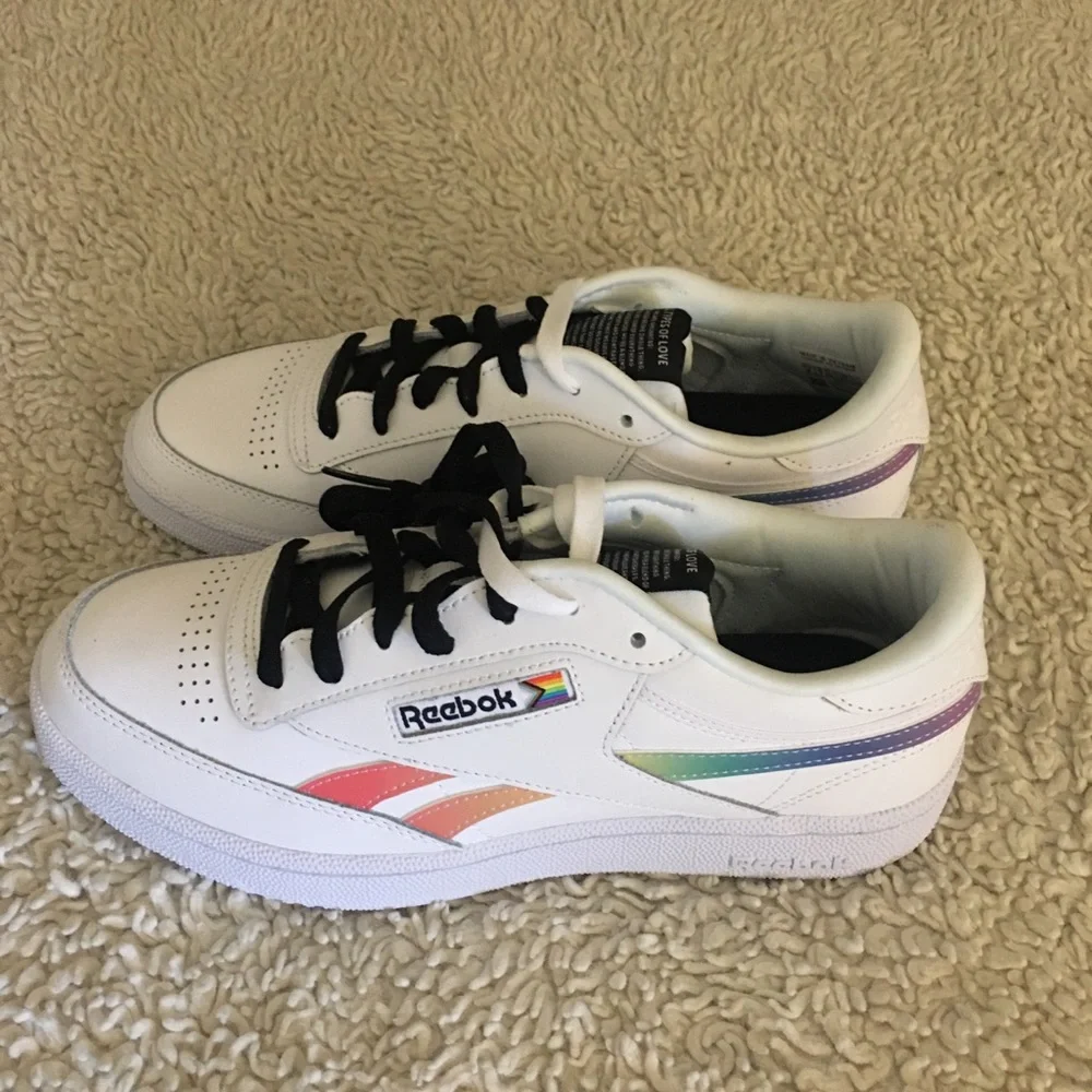 Reebok - Picture 1 of 11